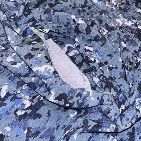 Athleta Avenue Wide Leg Crop Pants in blue camo - size 8 - Picture 6 of 14